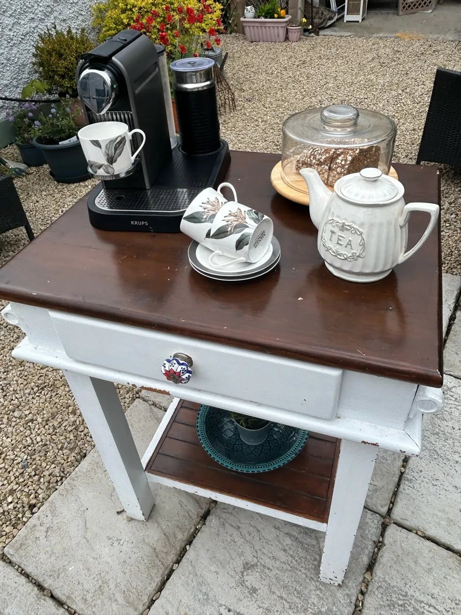 Kitchen island - Image 1