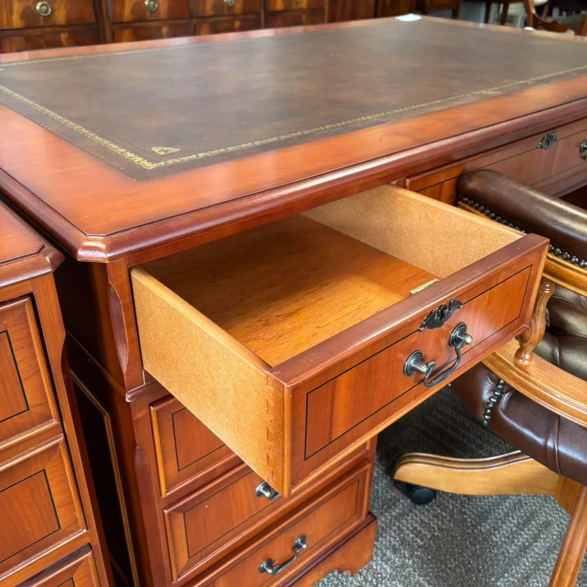 Twin pedestal writing desk with a tan leather top - Image 2