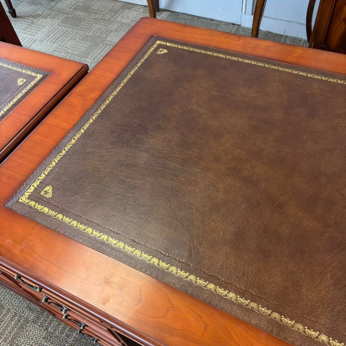 Twin pedestal writing desk with a tan leather top - Image 4