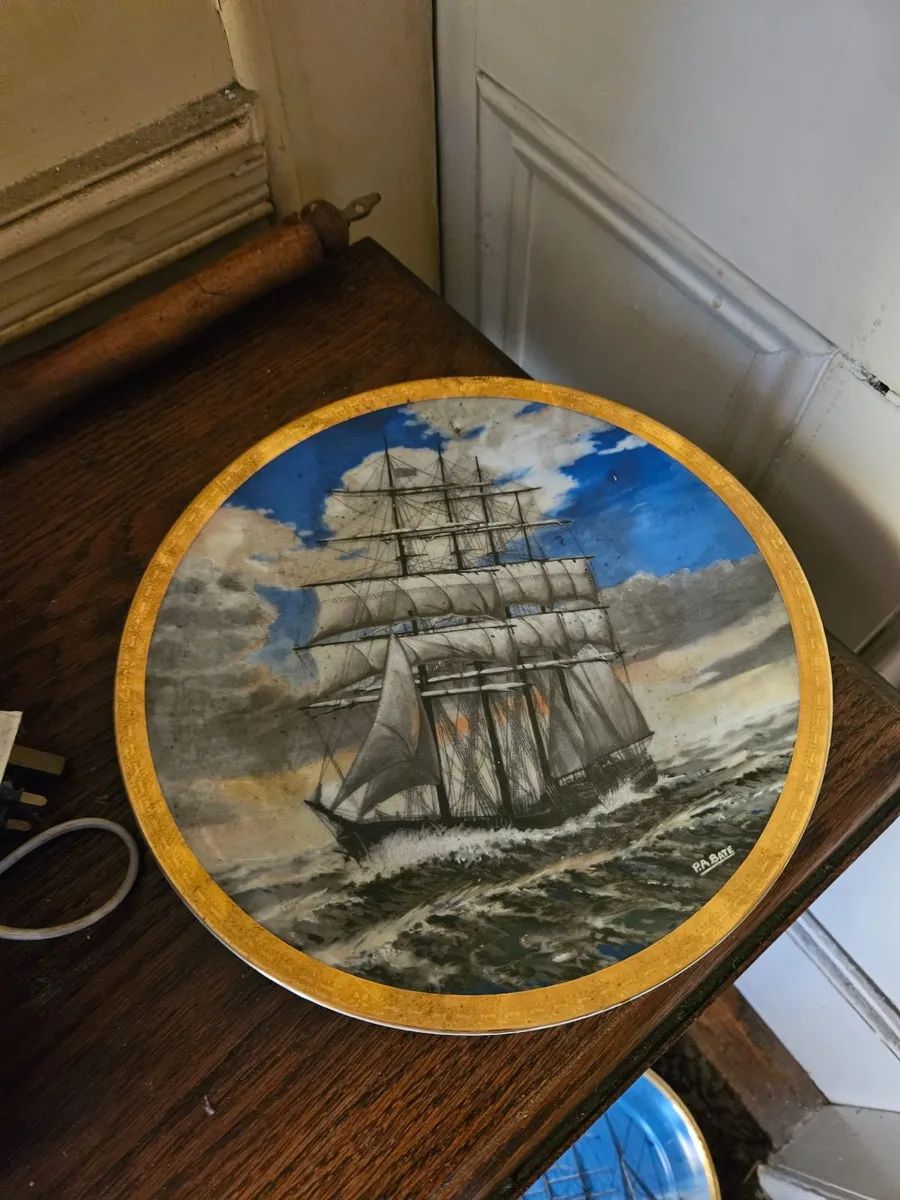 Vintage Arklow Pottery Plate - Image 1