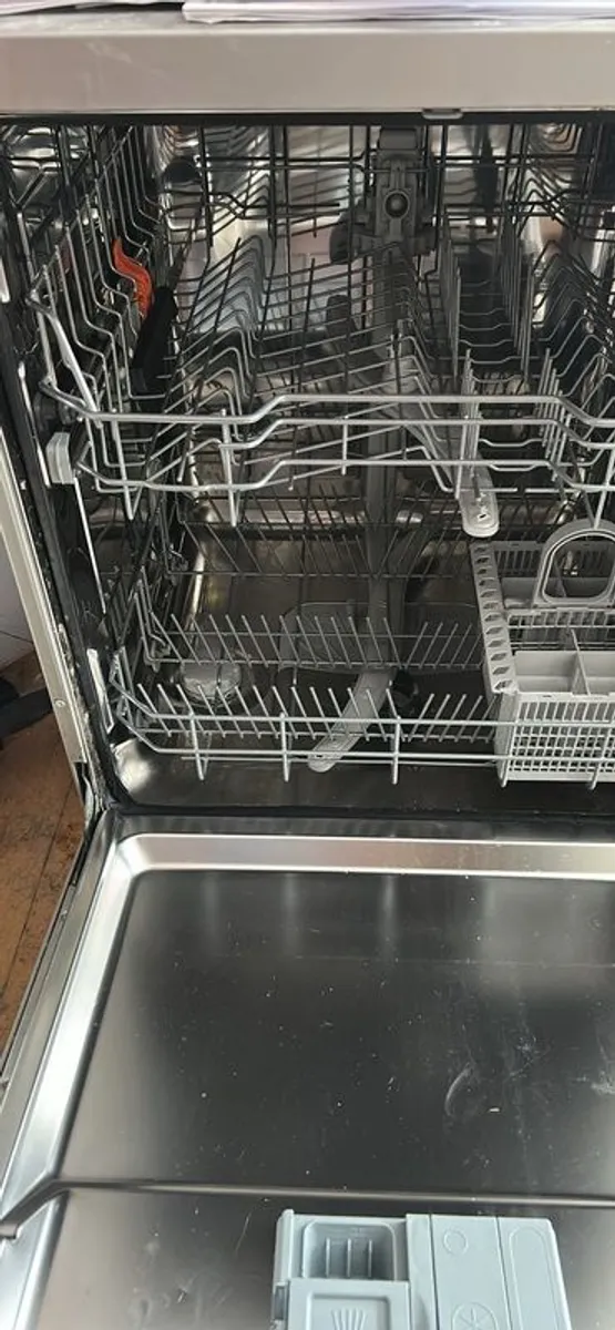 Hotpoint Silver Dishwasher - Image 2