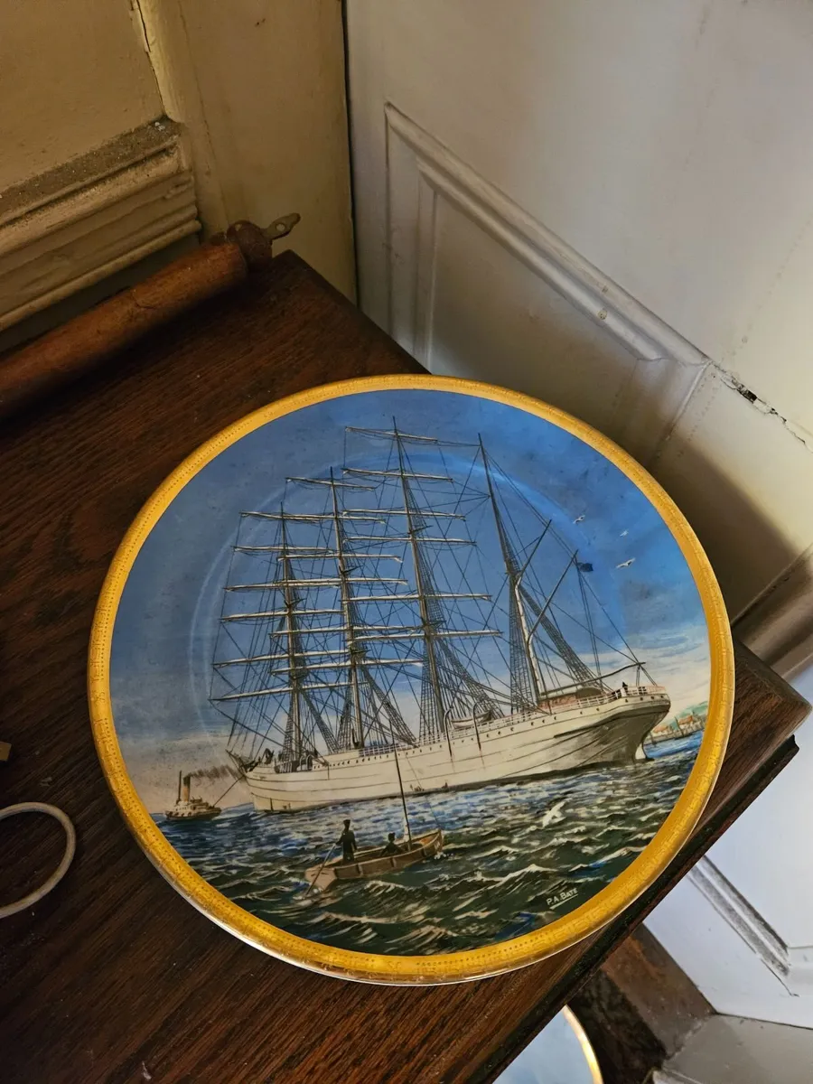 Vintage Arklow Pottery Plate - Image 1