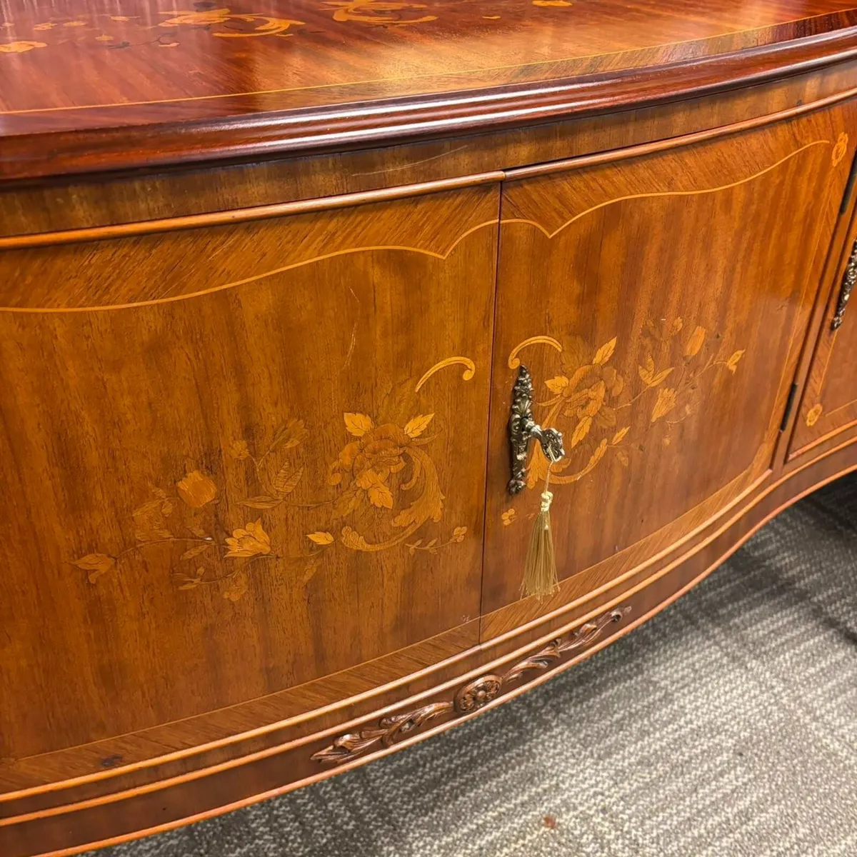 Mahogany bow fronted four door sideboard - Image 4