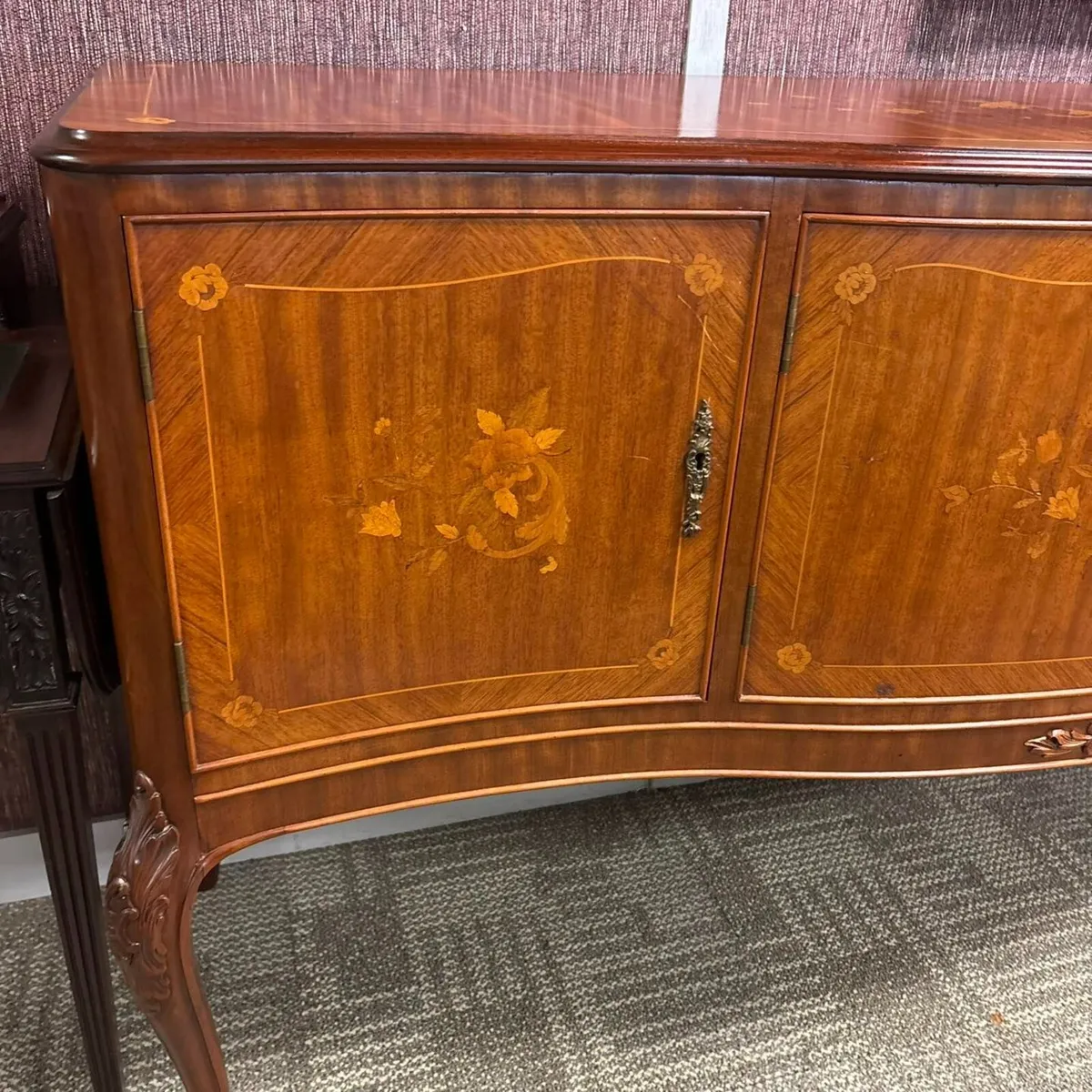 Mahogany bow fronted four door sideboard - Image 3