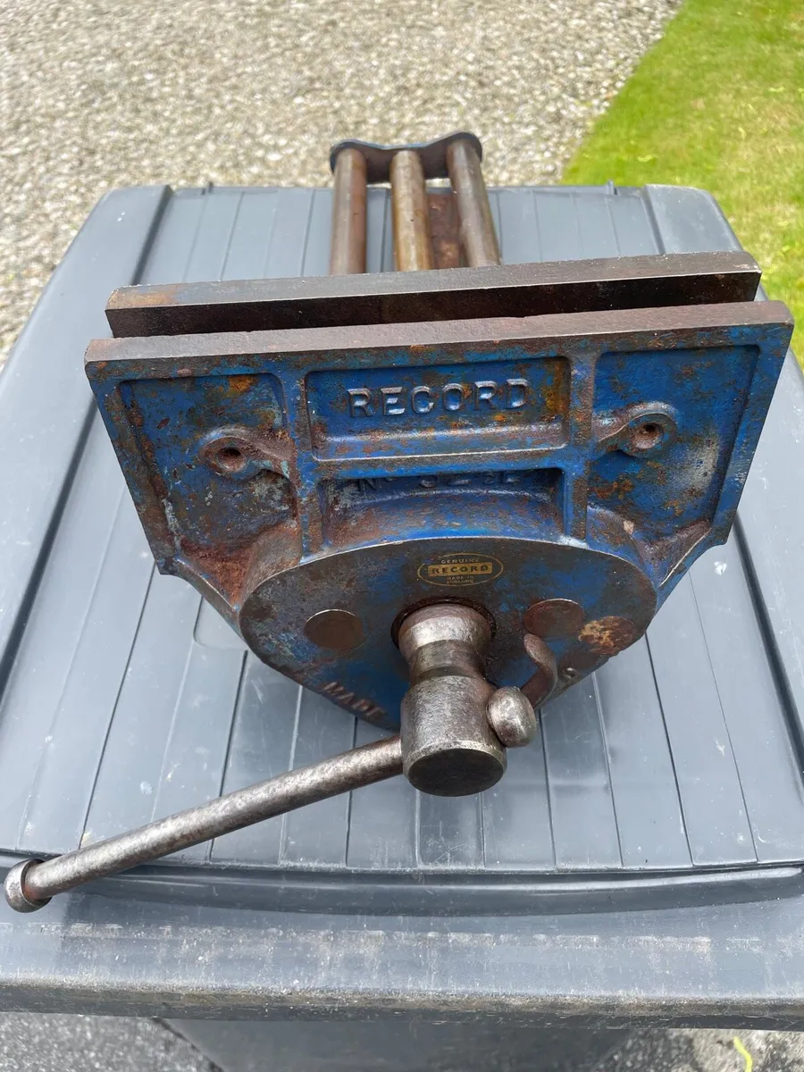 Large vintage record 52 1/2 E quick release vice - Image 1