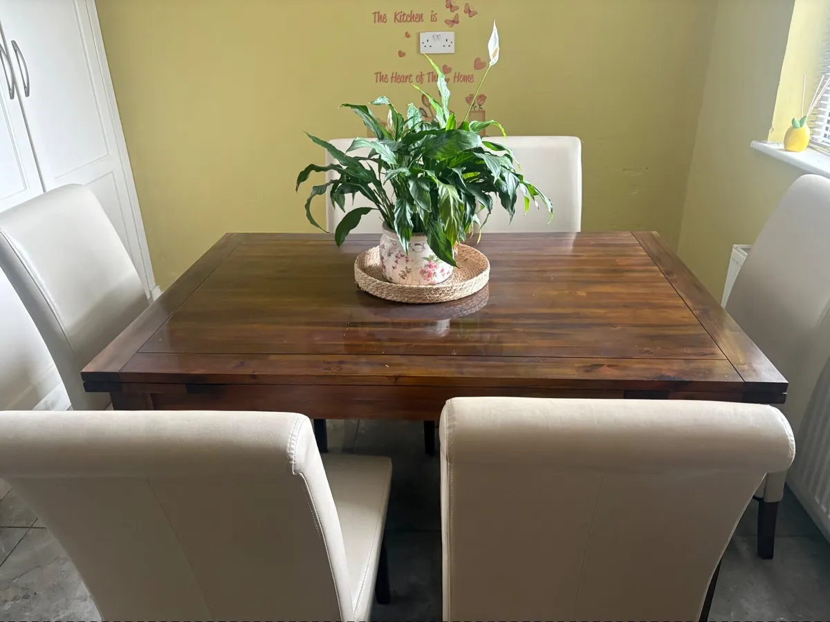 Table and chairs - Image 3