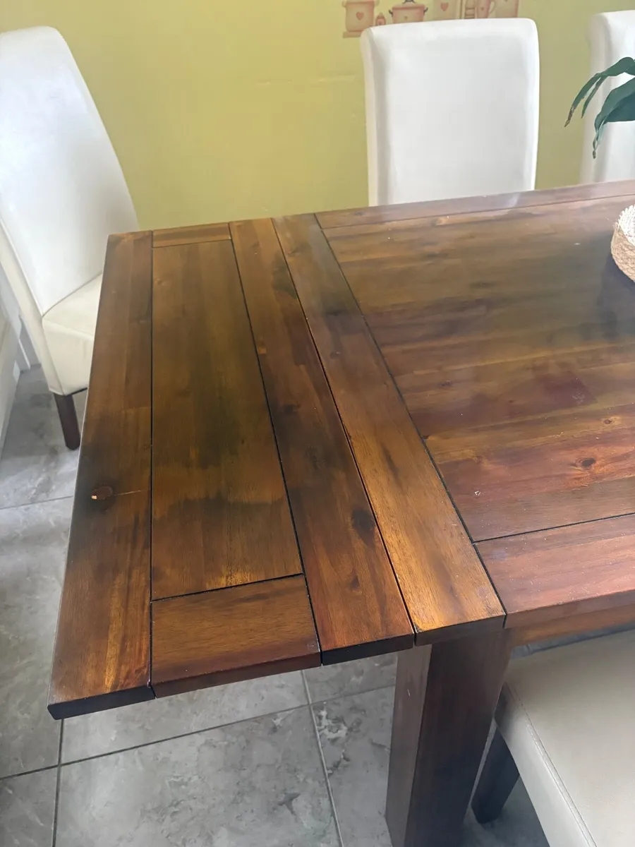 Table and chairs - Image 4