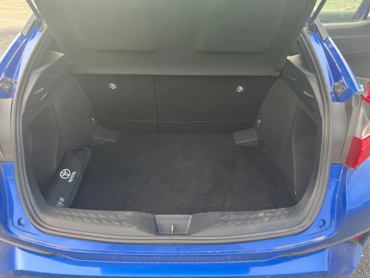Toyota C-HR 2017 - Image 4