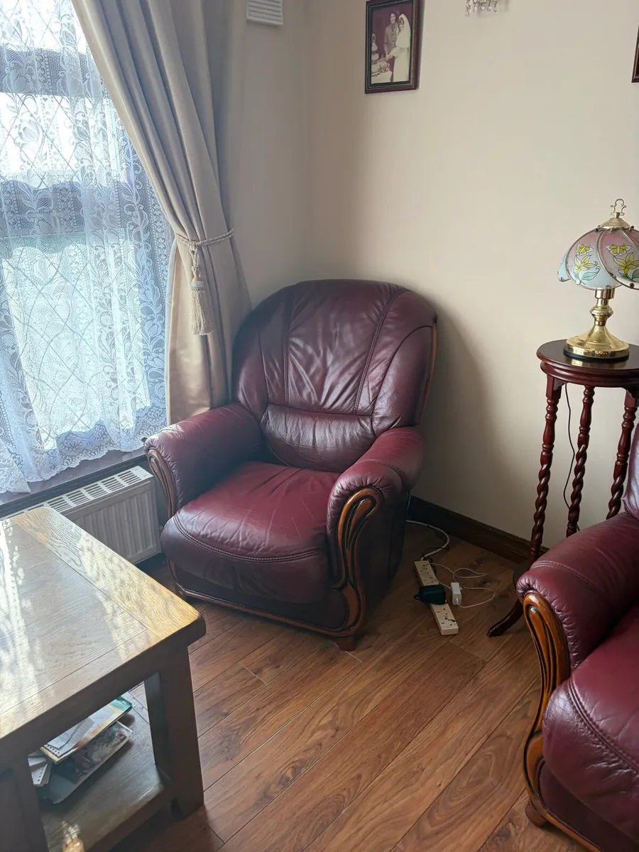 3 Seater Sofa and 2 armchairs - Image 2