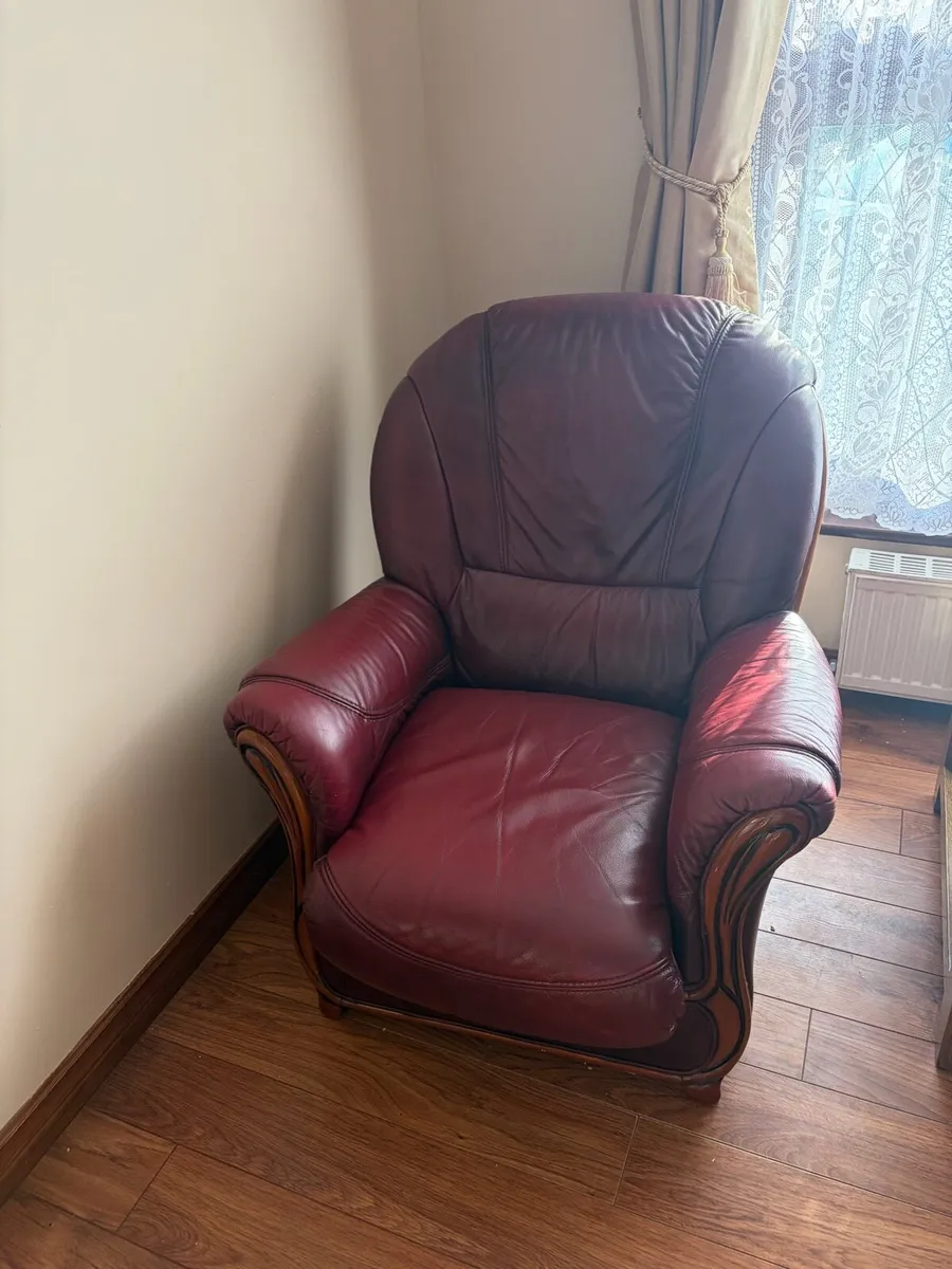 3 Seater Sofa and 2 armchairs - Image 3