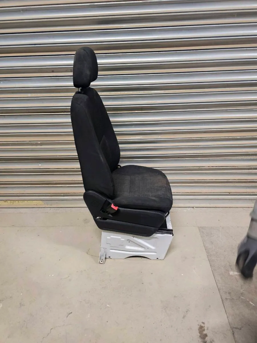 Single seat from Mercedes pick up 2014 - Image 3