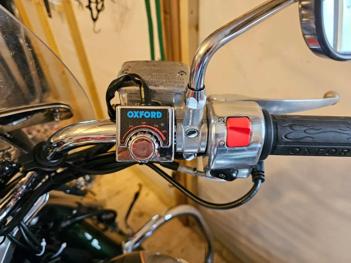 Kawasaki Vulcan VN1600 Nomad - Image 4