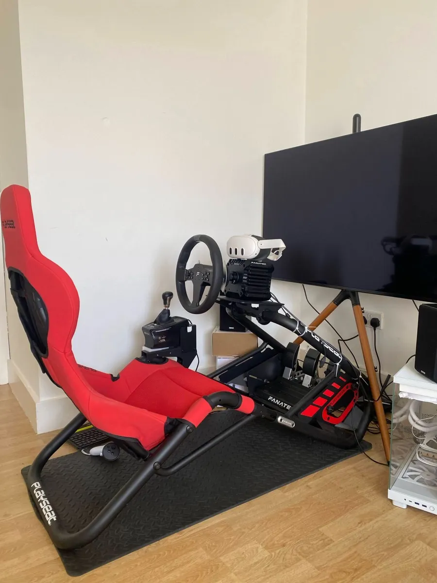 Playseat trophy sim racing cockpit + shifter mount - Image 1