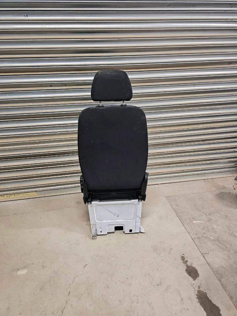 Single seat from Mercedes pick up 2014 - Image 4