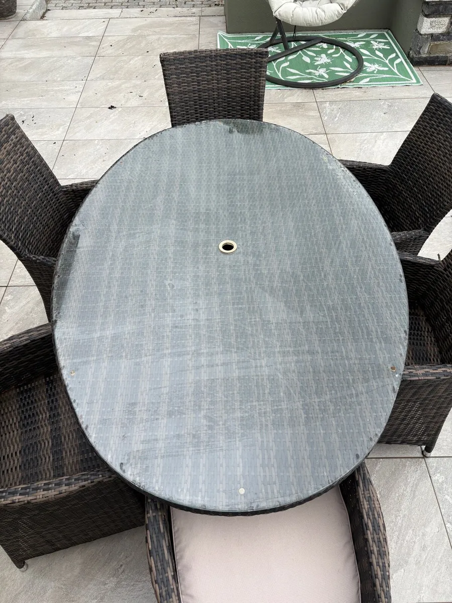 6 seater oval outdoor rattan table and chairs - Image 2