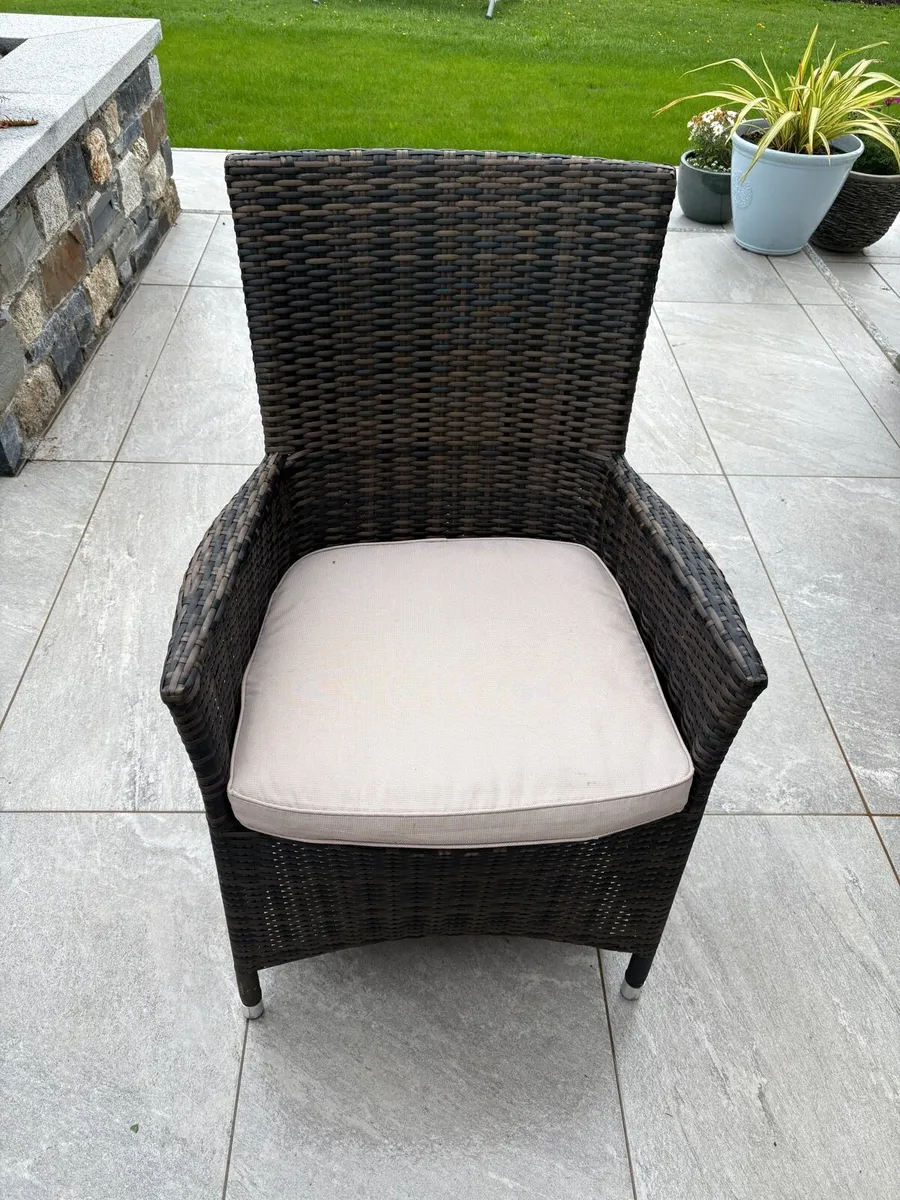 6 seater oval outdoor rattan table and chairs - Image 4