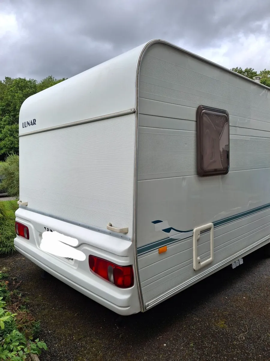 Lunar 6 berth Caravan with motor mover. - Image 4