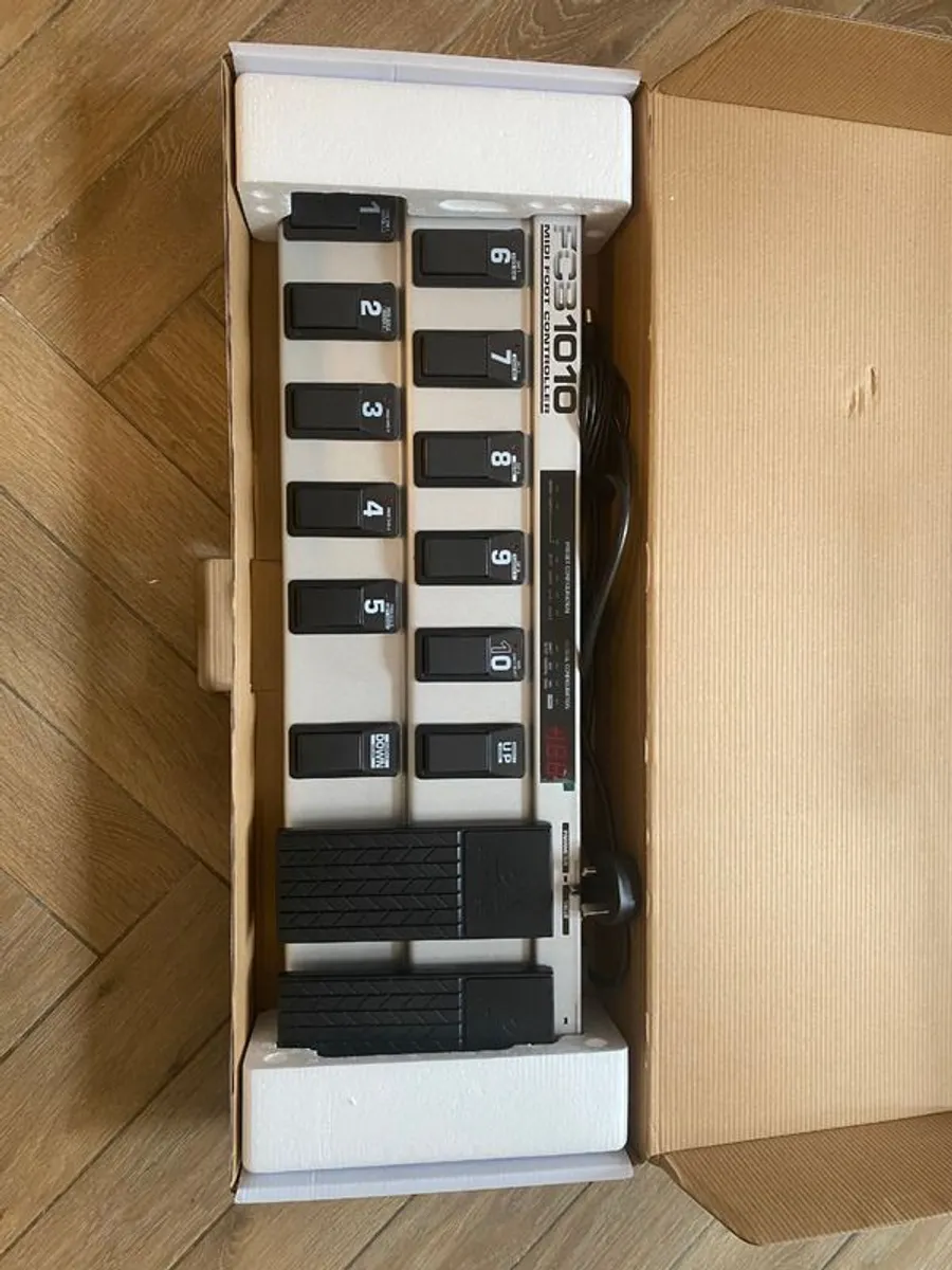 Behringer FCB1010 MIDI Foot Controller - Image 2