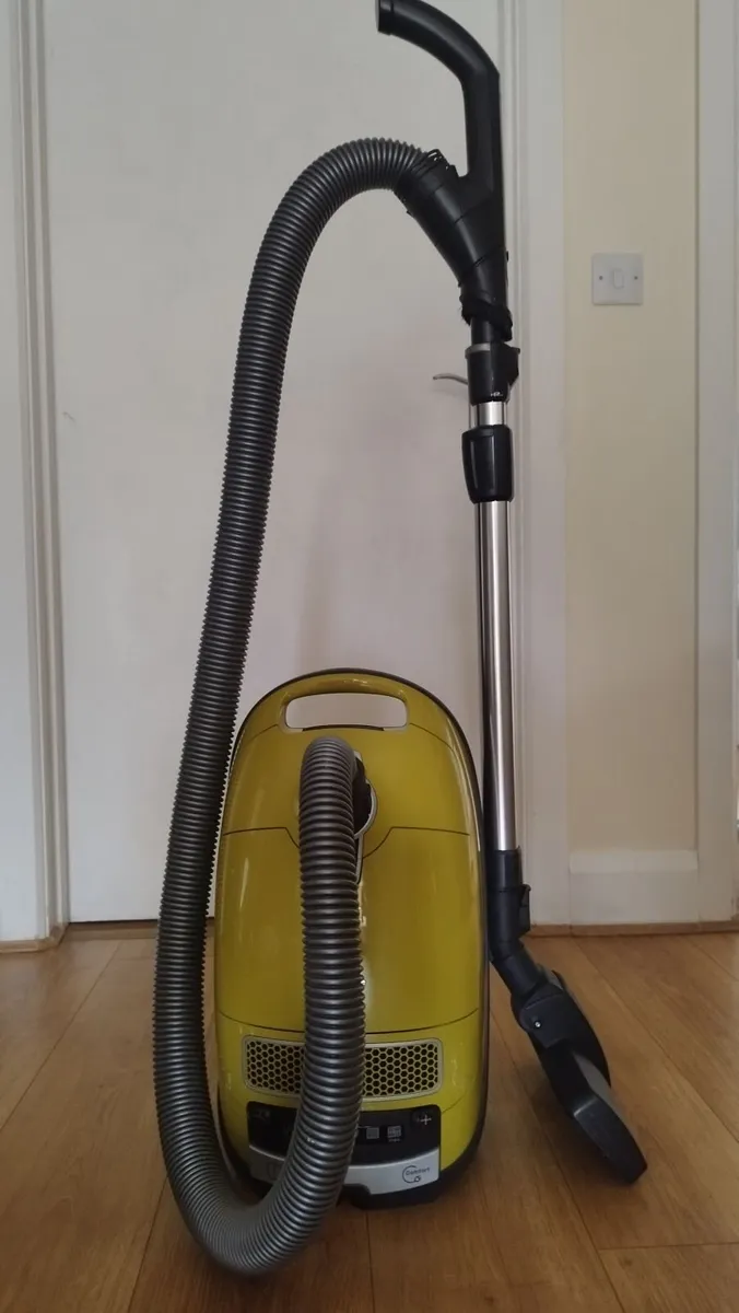 Vacum cleaner - Image 1