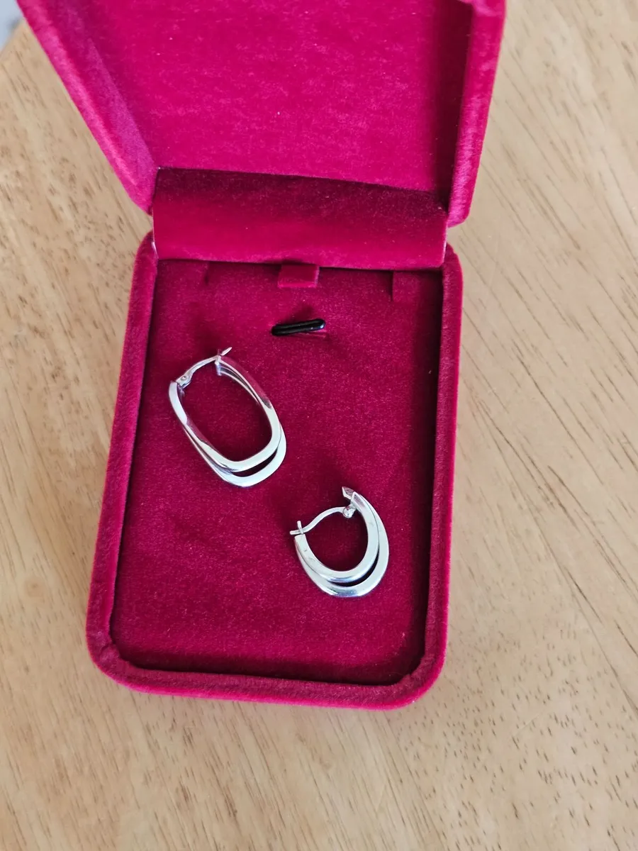 9ct White Gold Double Hoop Earrings /Mint  Cond - Image 2