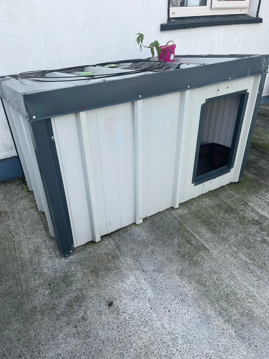 Dog pen & dog house - Image 1