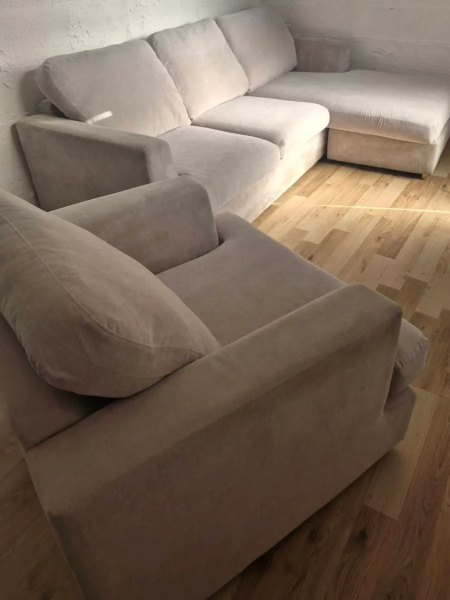 Corner suite ,Dublin Delivery - Image 3