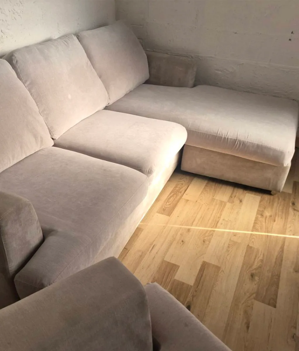 Corner suite ,Dublin Delivery - Image 2