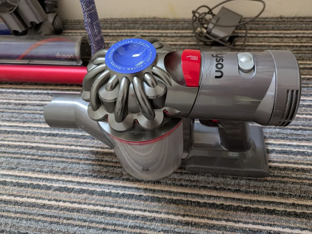 Dyson V7 Total Clean + BRAND NEW Battery & Extras - Image 2