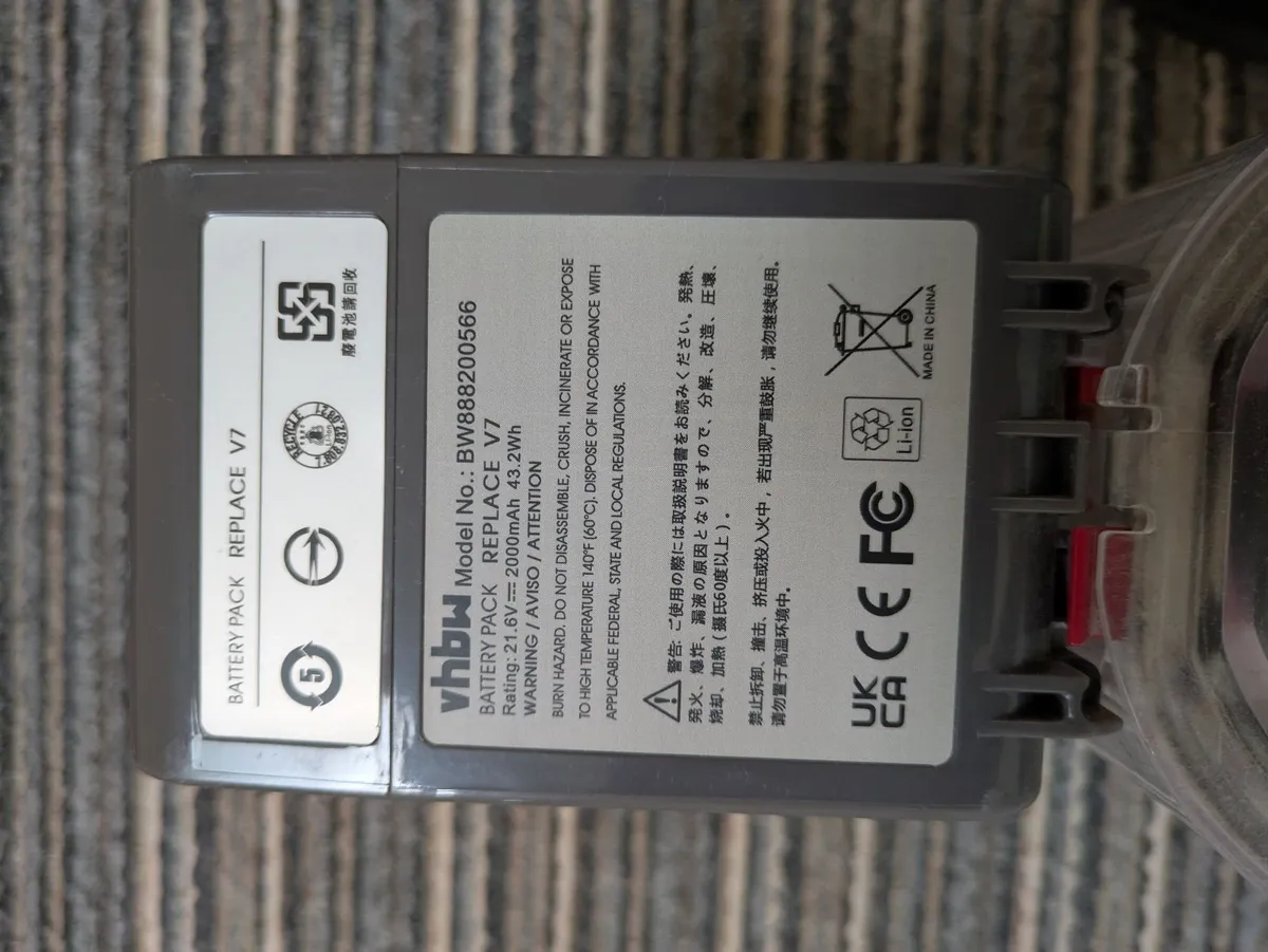 Dyson V7 Total Clean + BRAND NEW Battery & Extras - Image 3