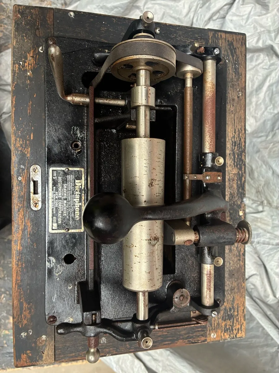 Dictaphone Shaving machine - Image 1