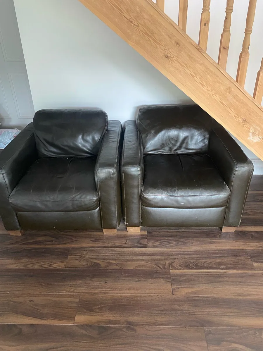Leather 2 seater sofa and 2 single leather seats - Image 2