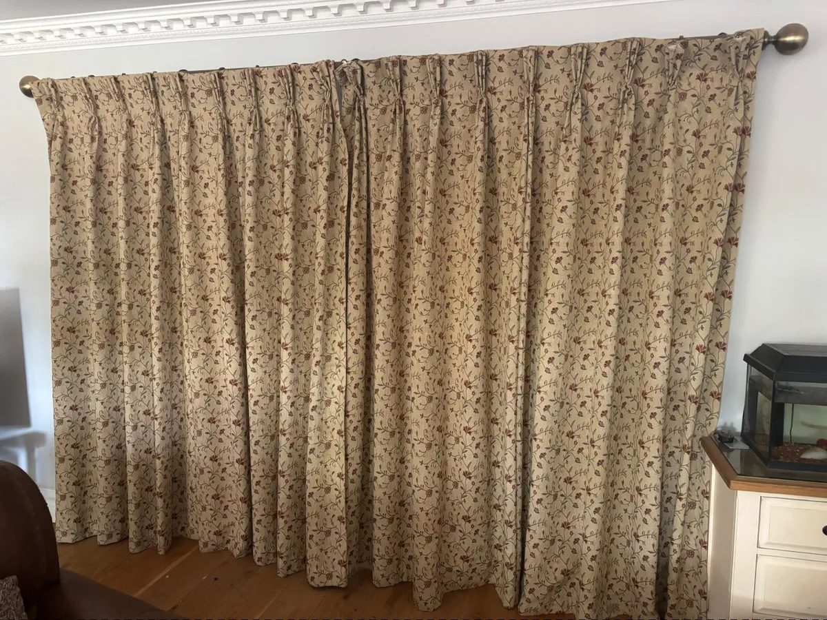 Curtain - Image 1