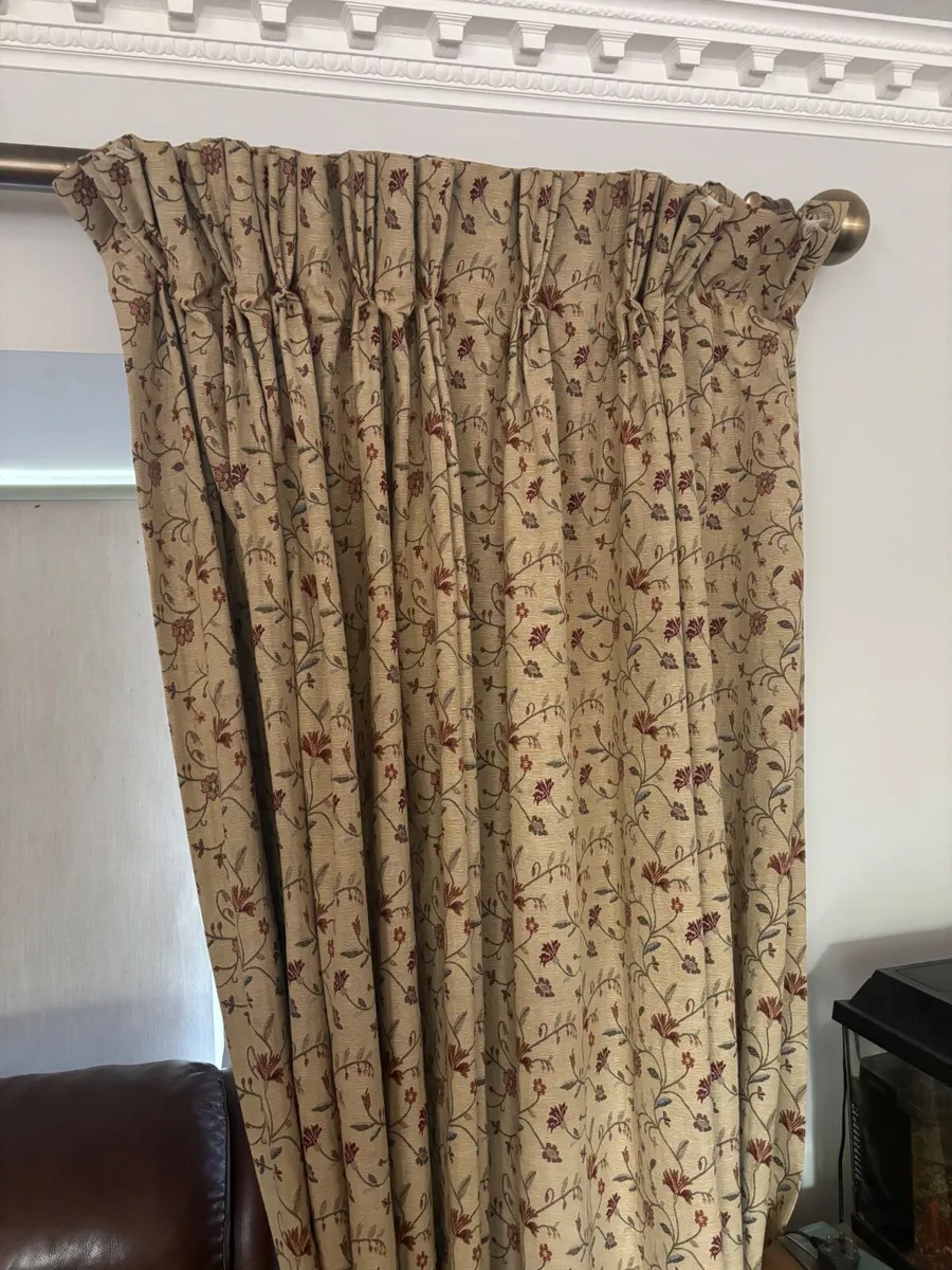 Curtain - Image 2