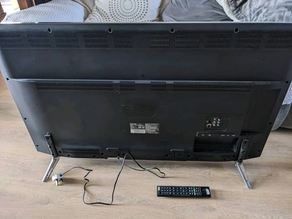 TV - 48 inch none smart. - Image 3
