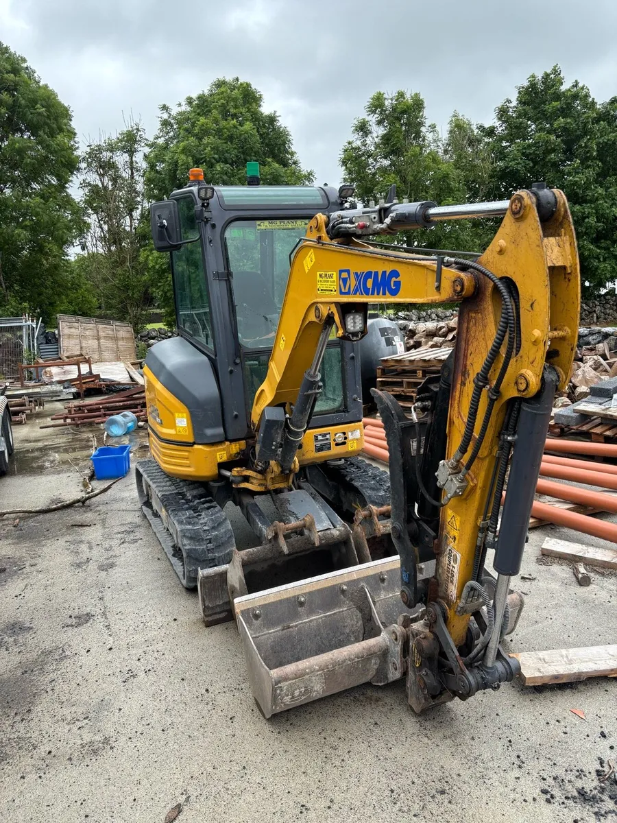 Mini digger - Image 1