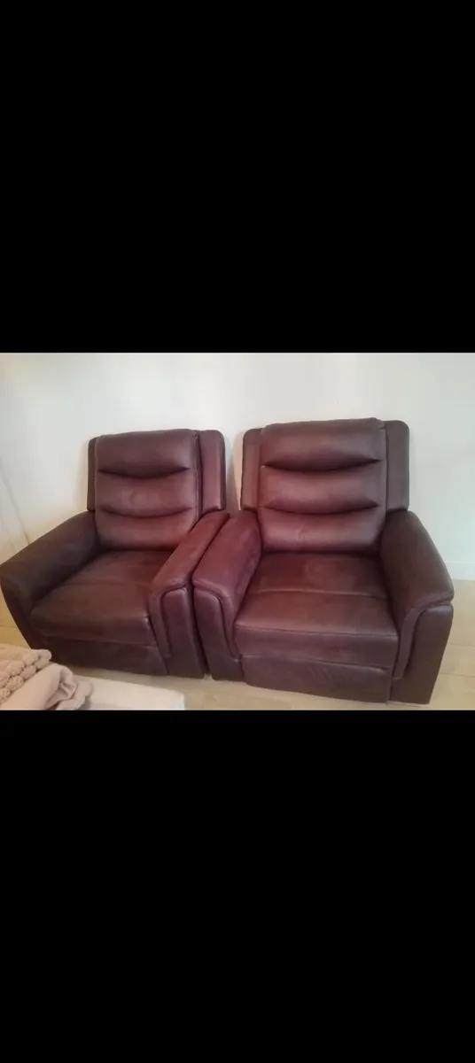 2 leather recliners-excellent condition - Image 1