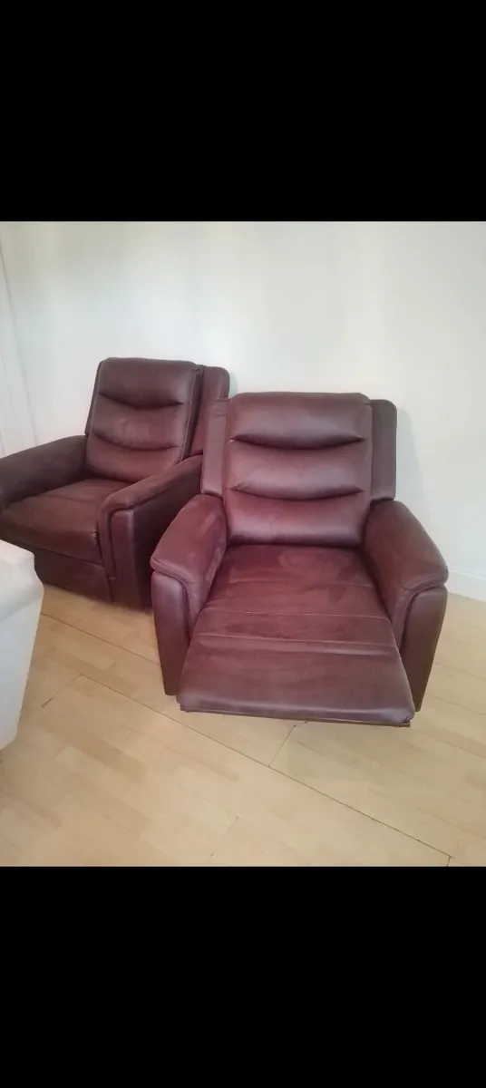 2 leather recliners-excellent condition - Image 3