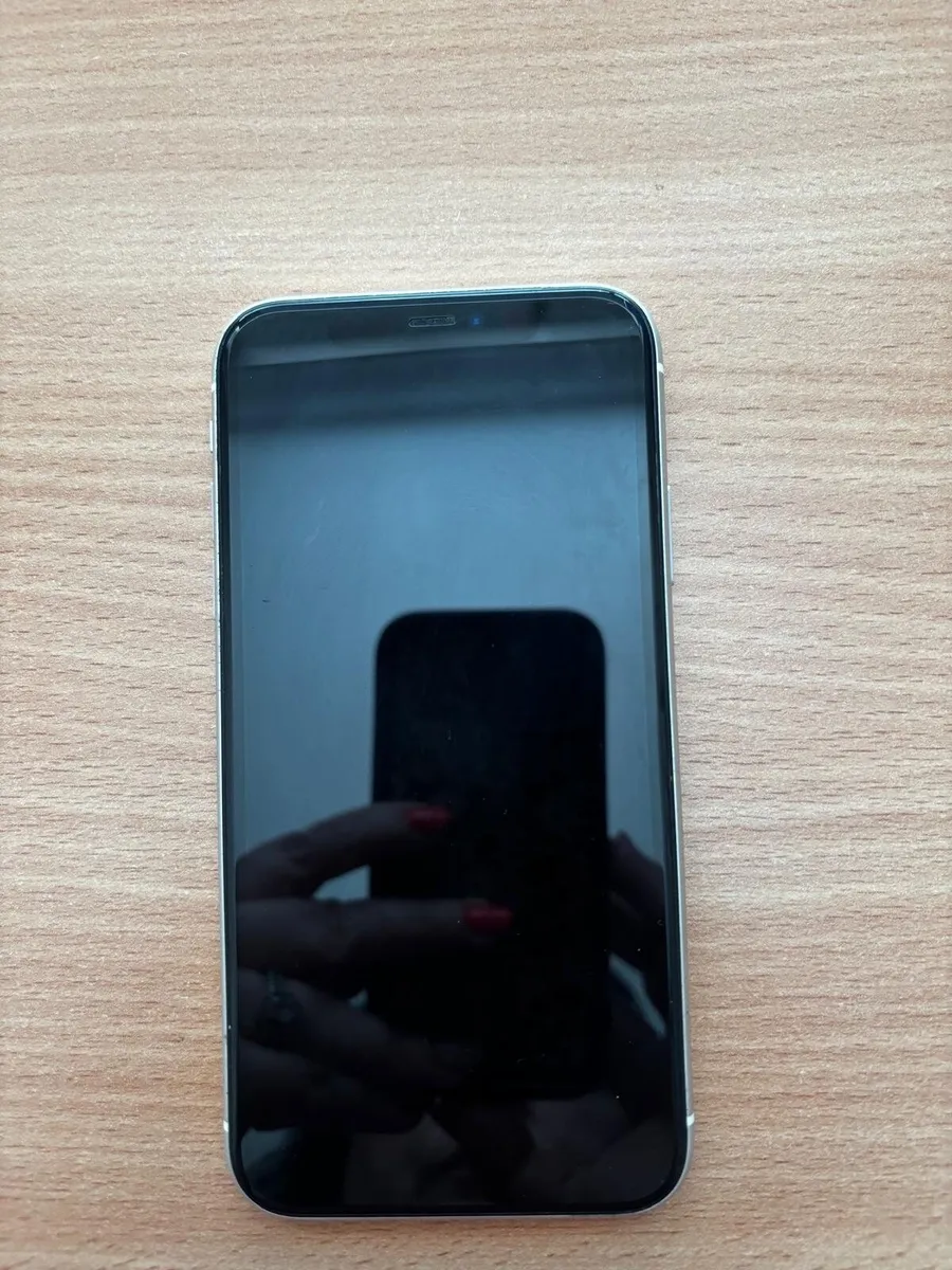 Apple iPhone 11 64GB - Image 1