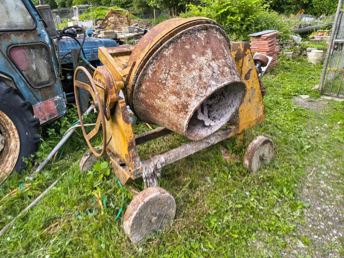 Farm & Plant Machinery and Paving - Image 4