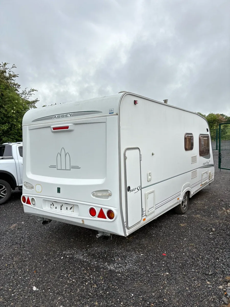 Abbey Freestyle 6 Berth Fixed Bunkbed Caravan - Image 4