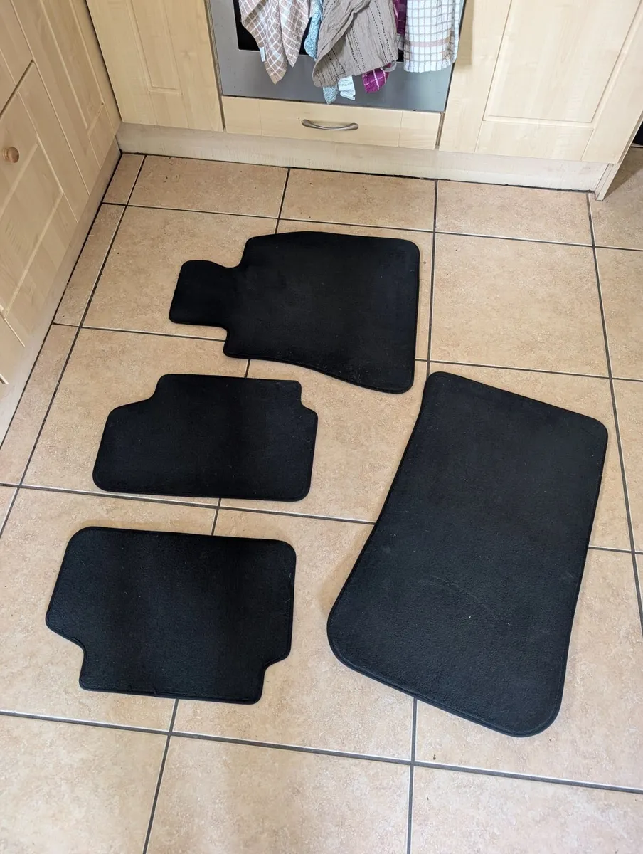 BMW G30 OEM floor mats