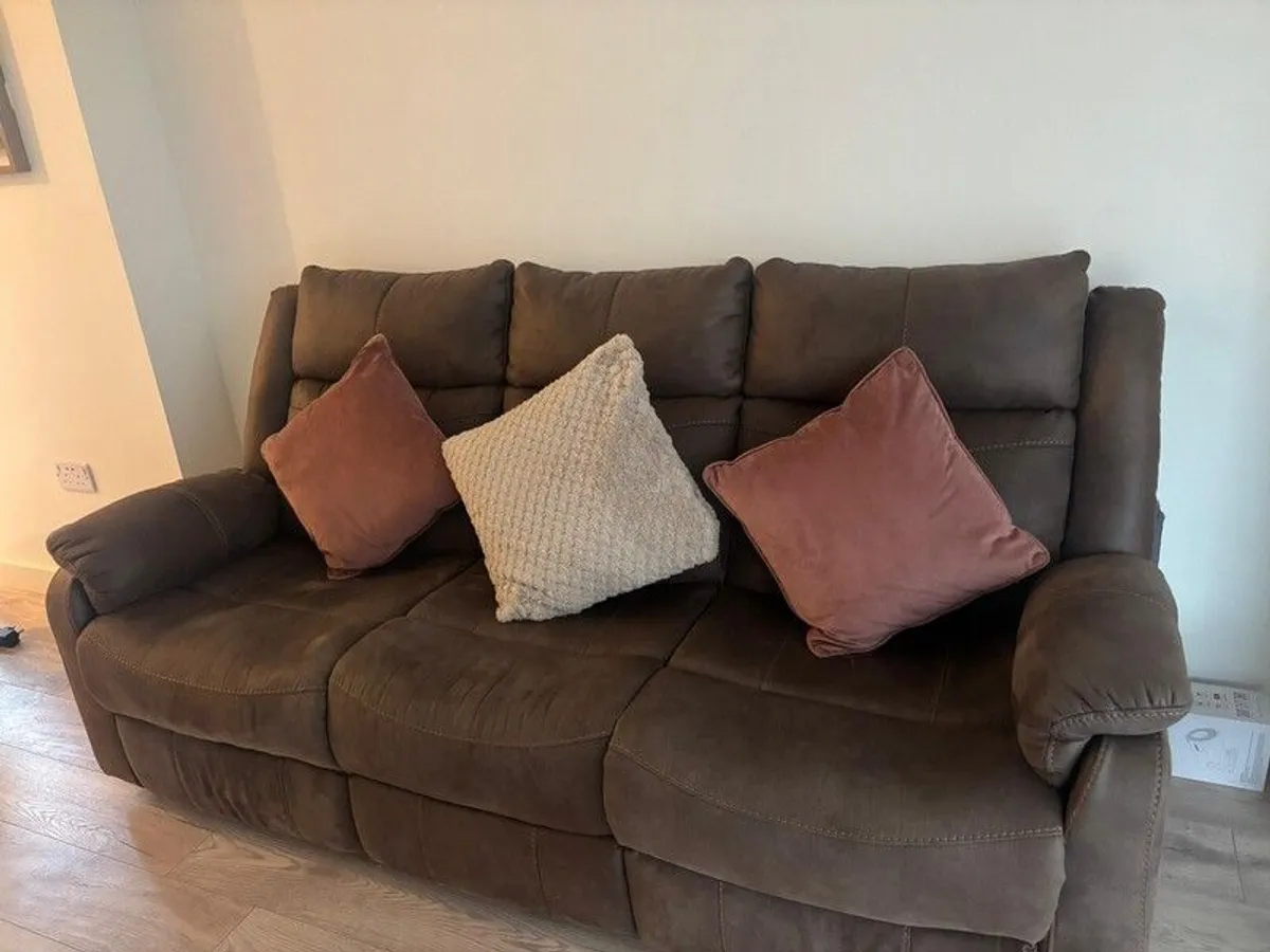 Recliner sofa + free cushions - Image 2
