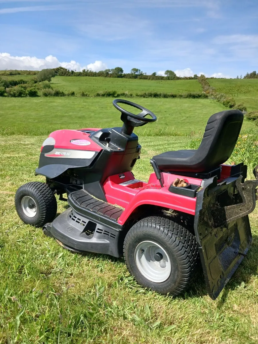 ​Castelgarden  98cm Hydrostatic Ride-On Lawnmower. - Image 2
