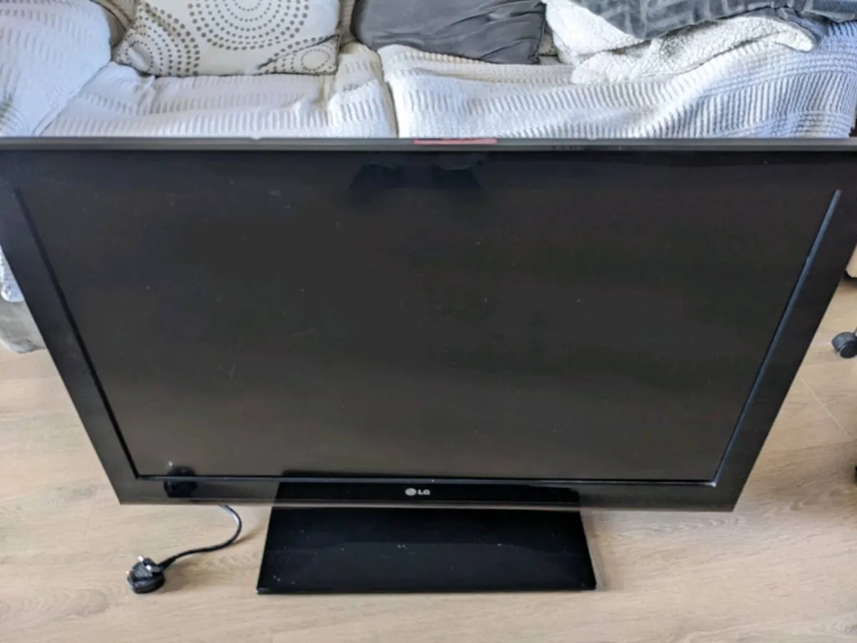 TV 37 inch - none smart. - Image 2