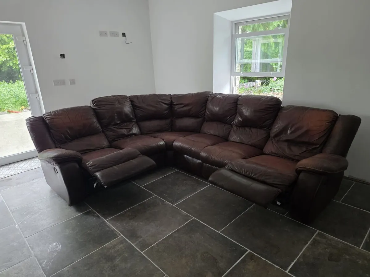 6 SEATER LEATHER CORNER  COUCH  2 ENDS RECLINE - Image 2