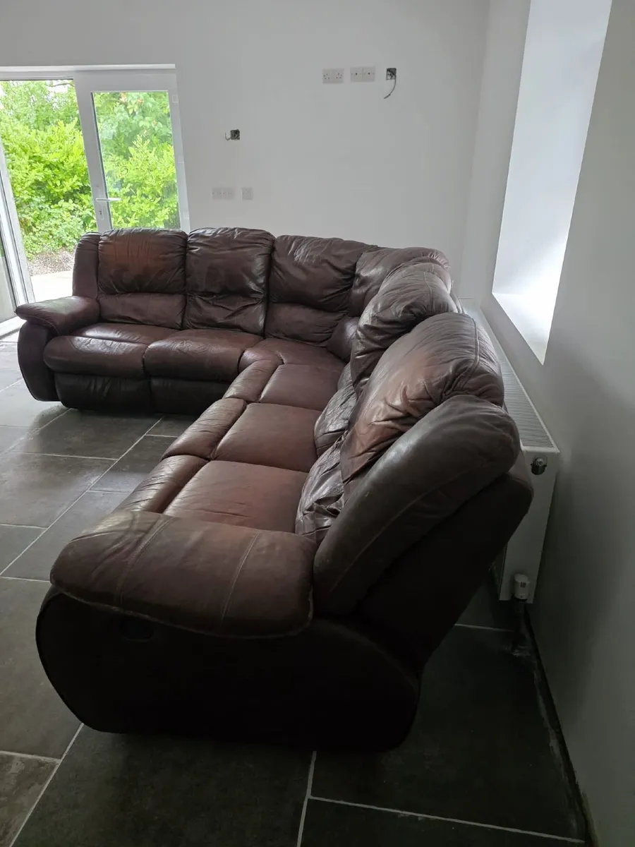 6 SEATER LEATHER CORNER  COUCH  2 ENDS RECLINE - Image 4