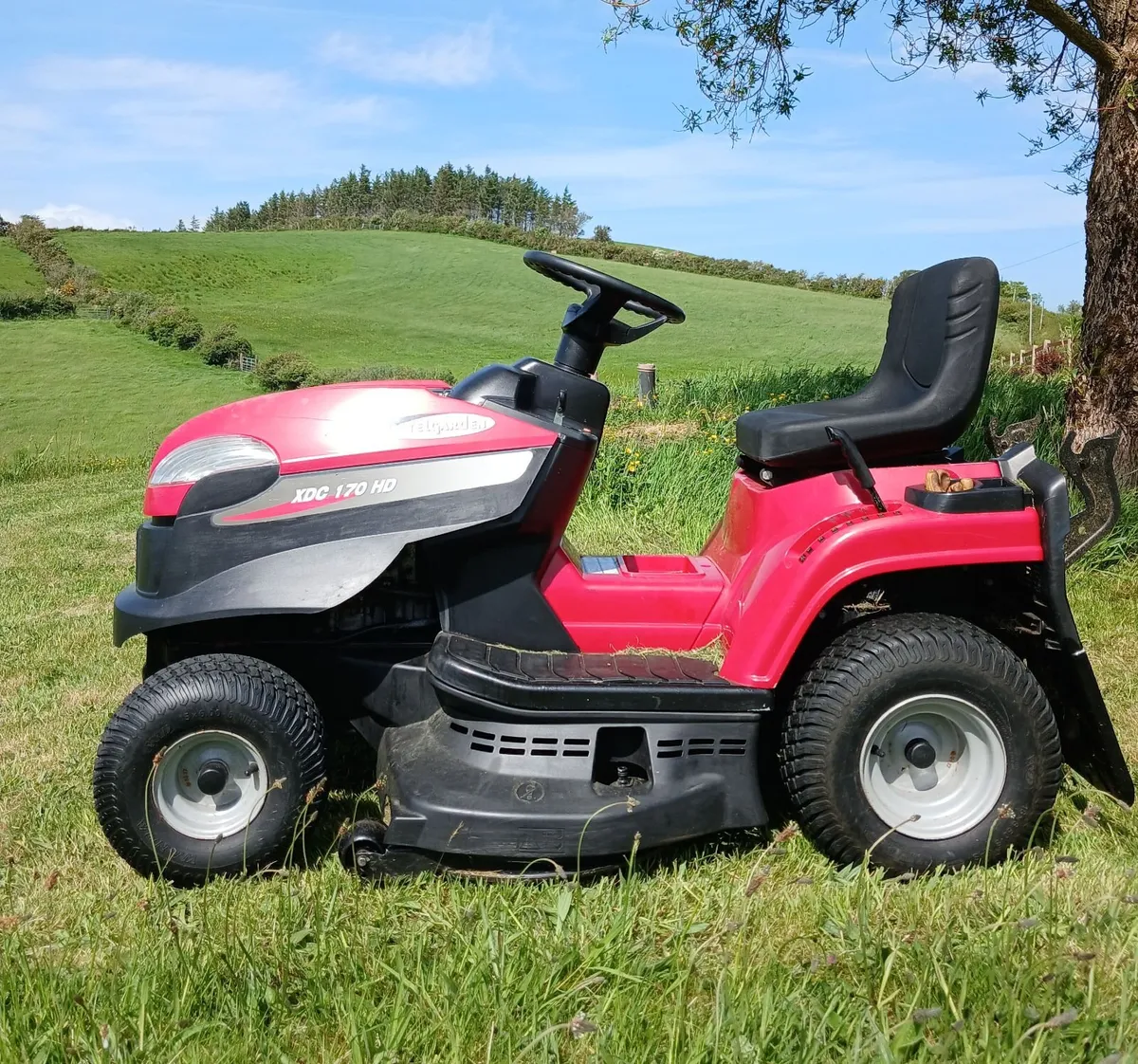 ​Castelgarden  98cm Hydrostatic Ride-On Lawnmower. - Image 4