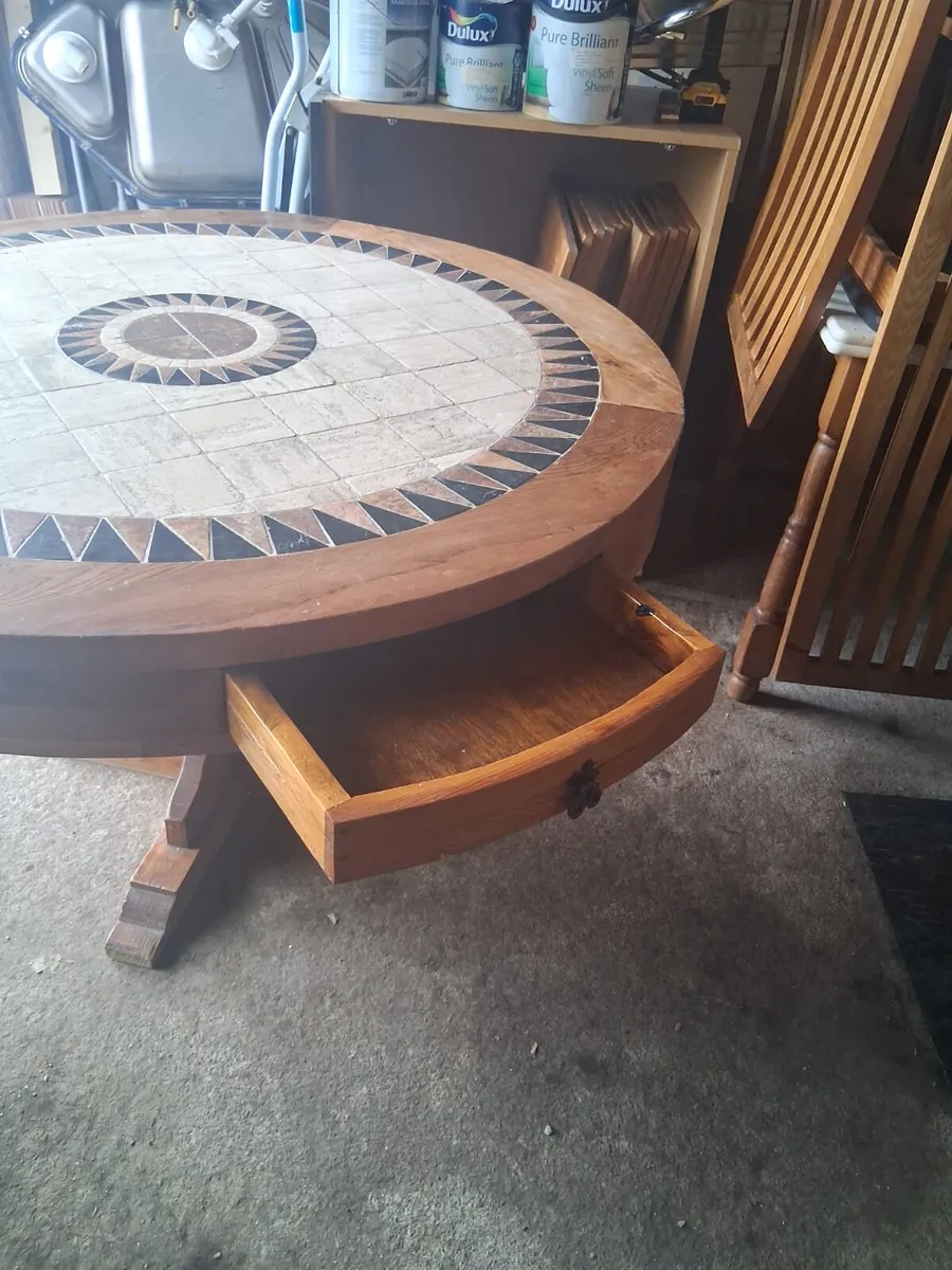 Table/chairs - Image 3