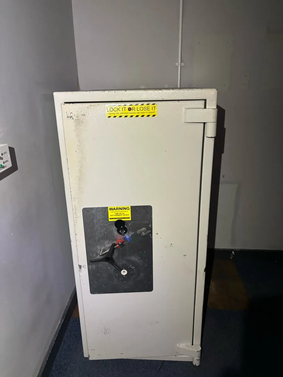 Safes multiple available - Image 1