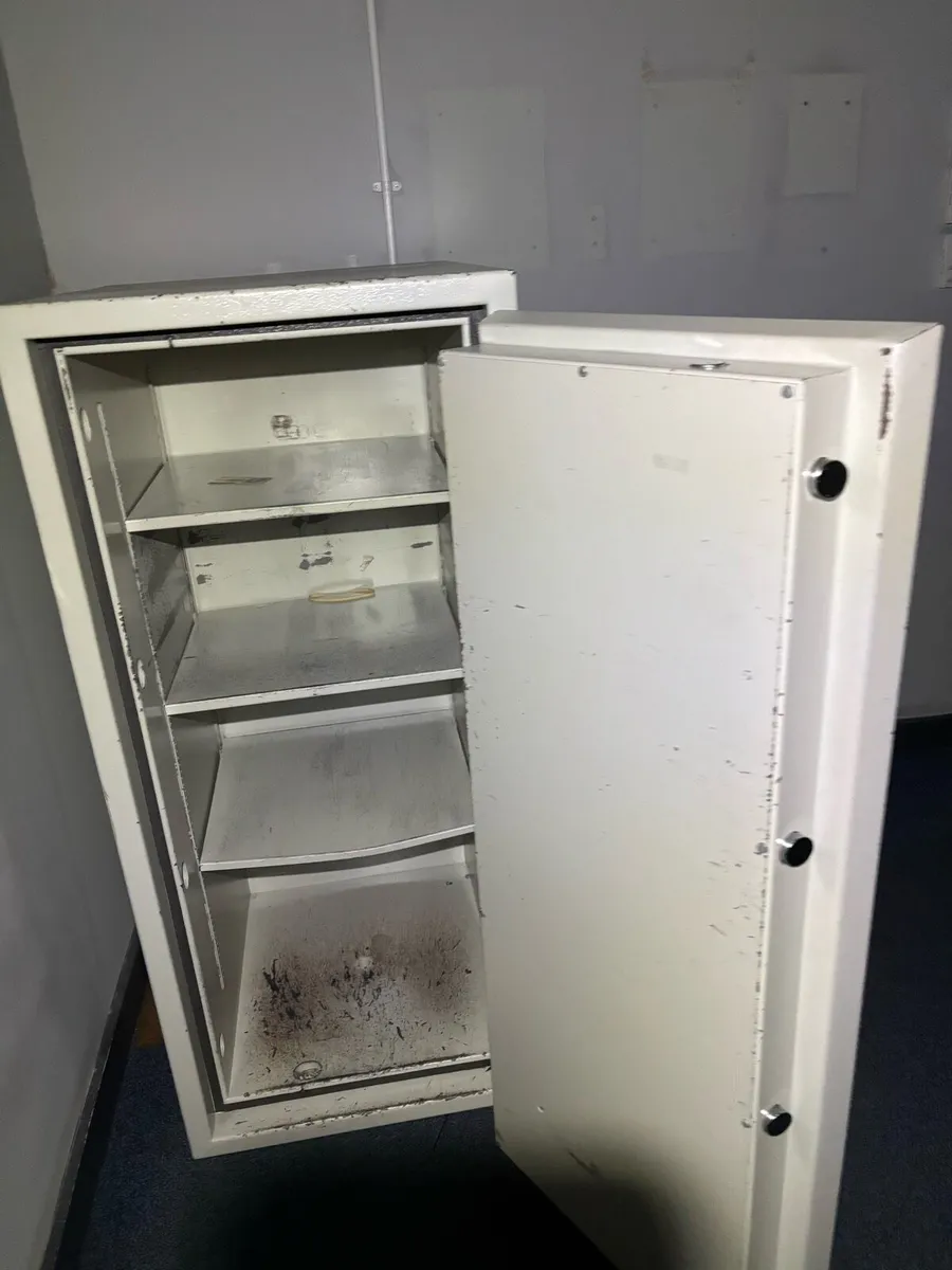 Safes multiple available - Image 2